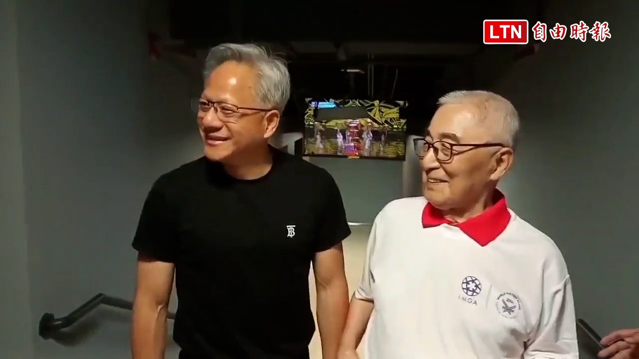 黃仁勳尷尬了！ 問104歲羽球頑童長壽秘訣被回4字 爆笑畫面曝光