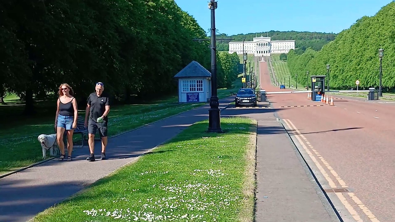 Stormont Sun Shines Over Belfast as Visitors Enjoy Warm Weather