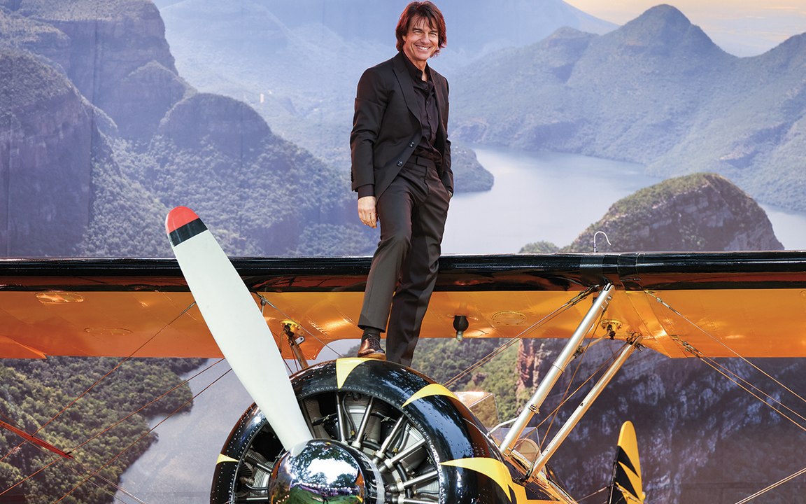 Tom Cruise: lo show sull'aereo alla premiere di Mission Impossible 8 a Londra