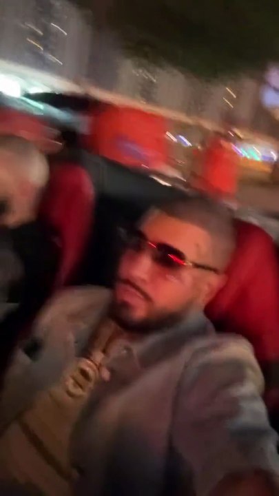 Ο Snik στο Άμπου Ντάμπι