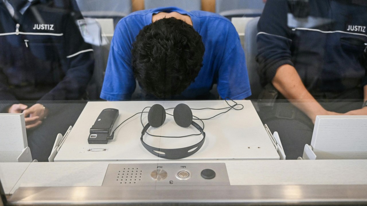 Messerangriff von Solingen: Angeklagter gesteht Tat zu Prozessauftakt