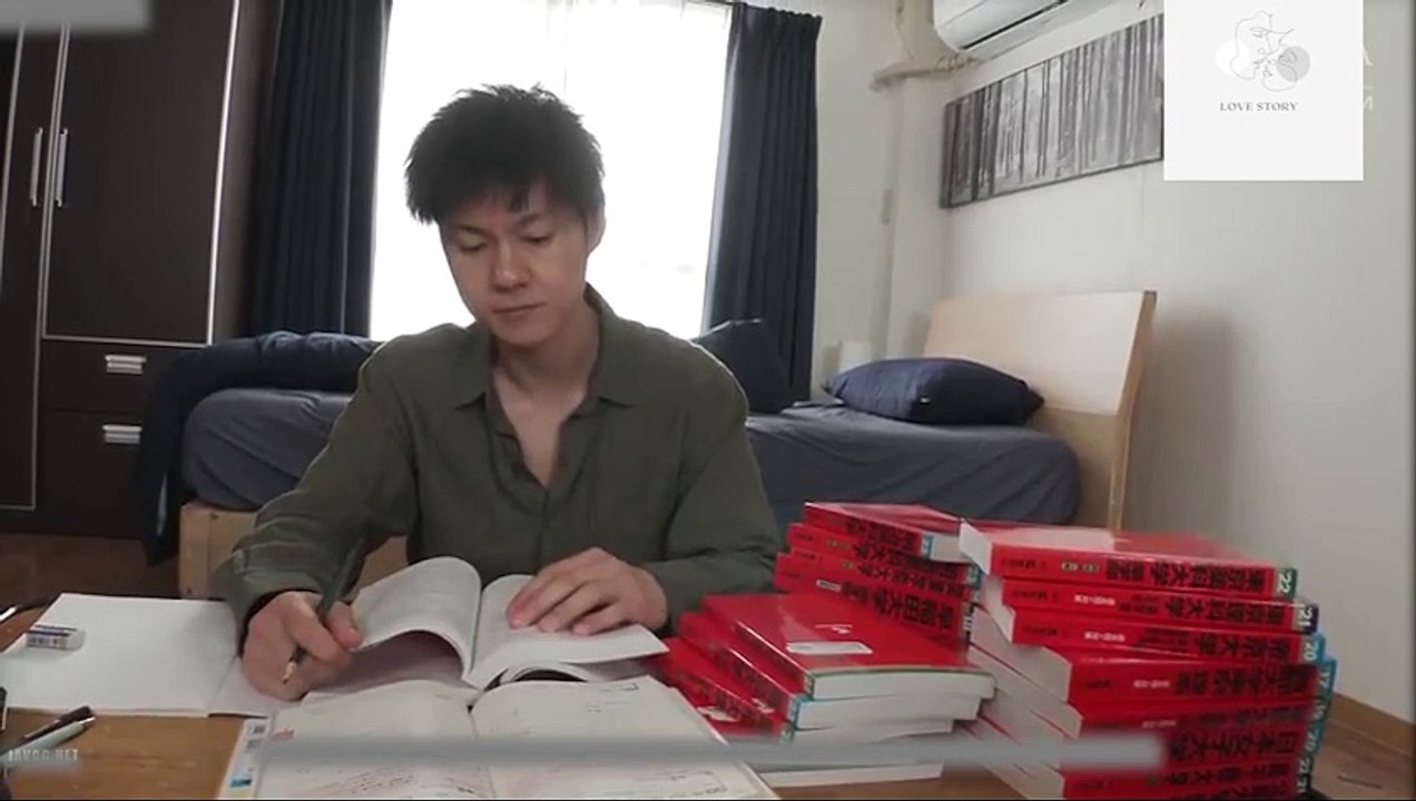 I Can’t Focus When My Tutor Is This Hot