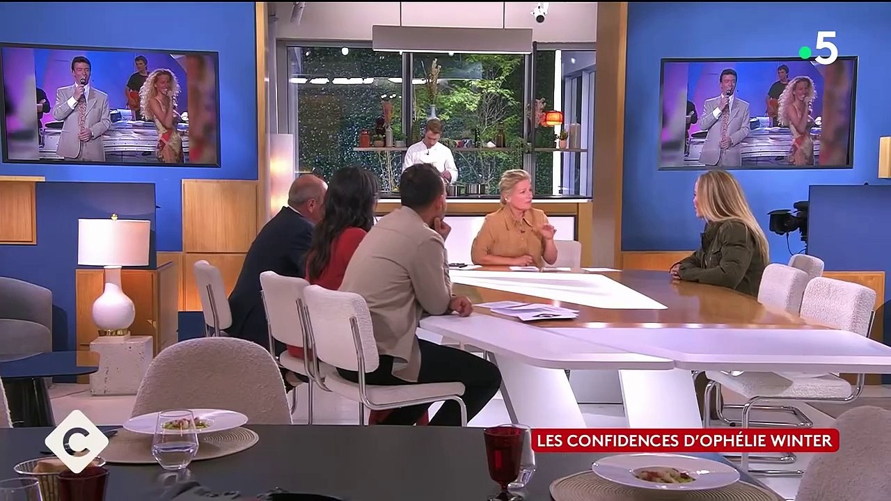 Ophélie Winter dans "C à Vous" - capture d'écran France 5