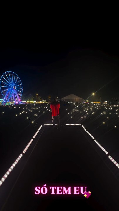 Após término, Zé Felipe chora no palco do show em Portugal; confira