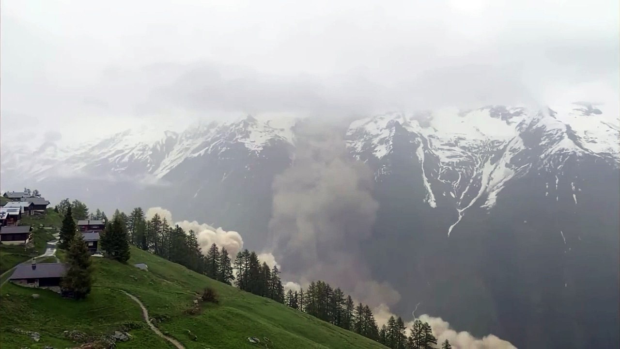 Una avalancha sepultó un pueblo en Suiza