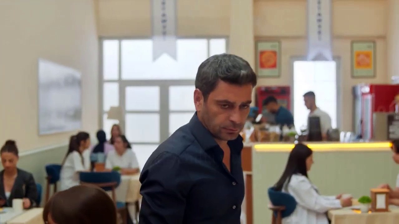 المدينة البعيدة الحلقة 28Uzak Şehir 28. Bölüm 2. Fragmanı _ Havaalanında Cihan ve Alya _(720P_HD)