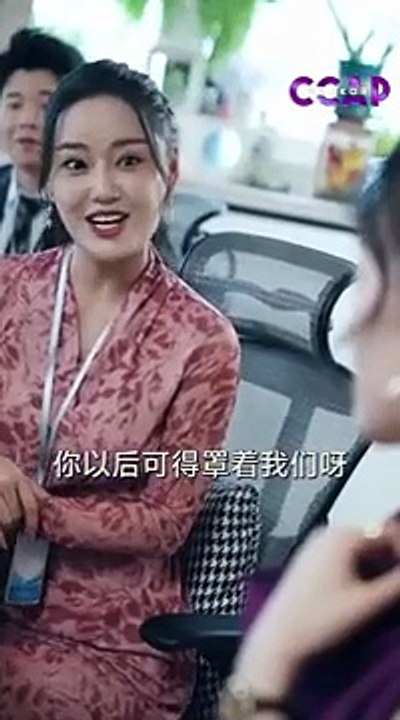 Istri CEO menyamar jadi karyawan magang