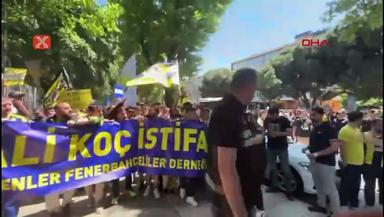 Ali Koç için istifa yürüyüşü!