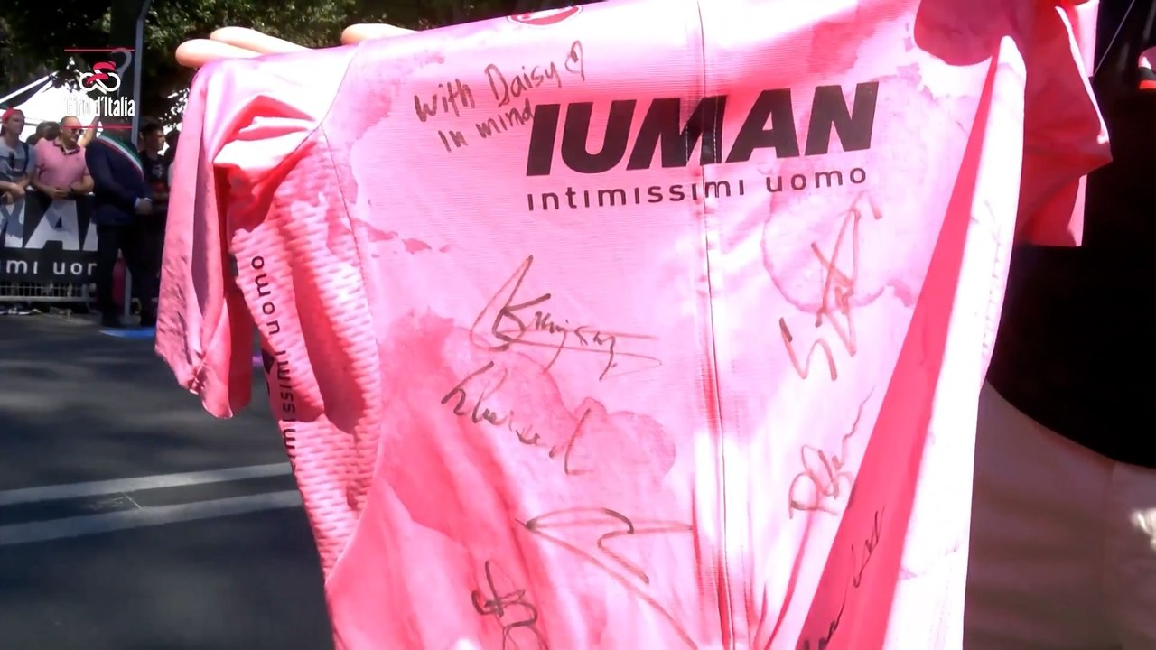 Sentido minuto de silencio de Visma por el fallecimiento de la mujer de Robert Gesink 