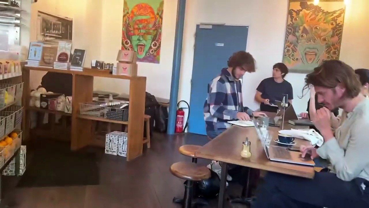 my tiny paris apartment tour 🇫🇷