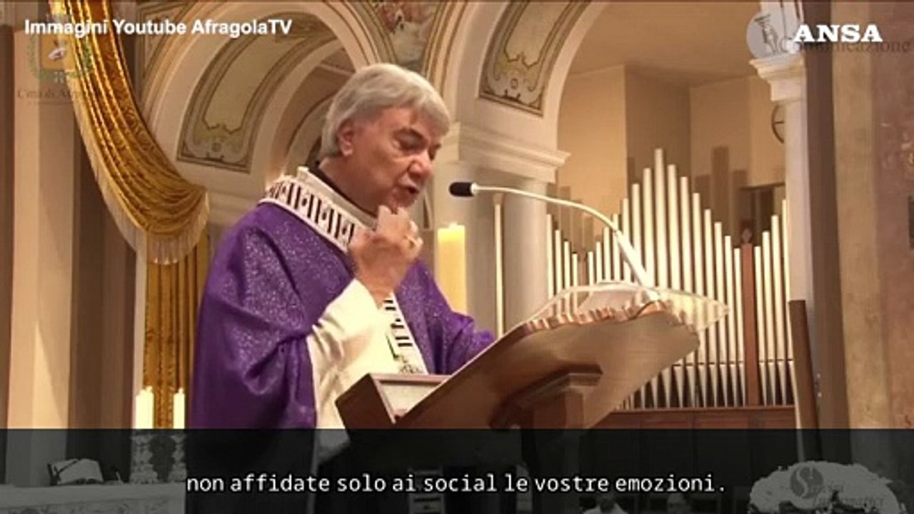 I funerali di Martina, il vescovo: "Far male non e' amore"