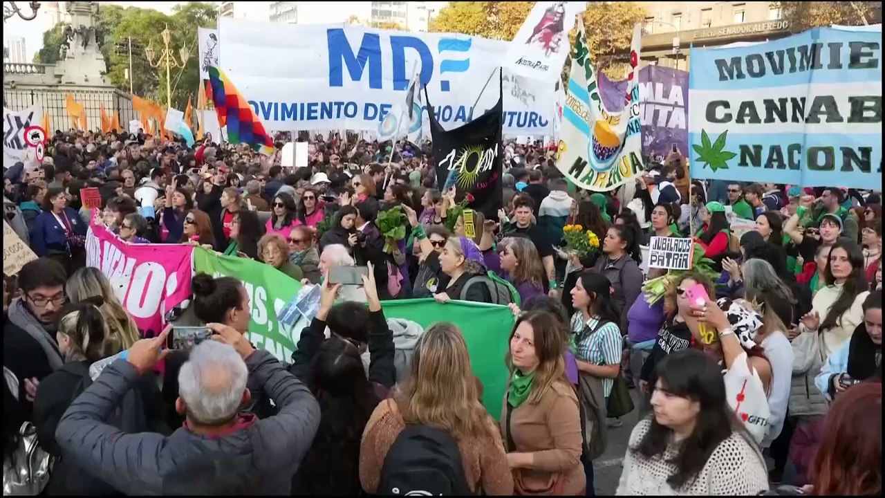 Protesters urge reform as Argentina considers welfare emergency bill
