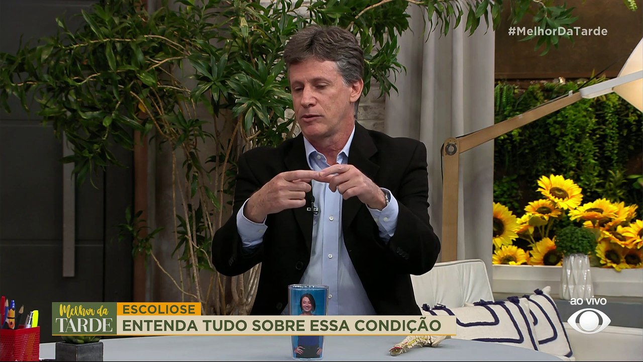 O que é escoliose e o que causa? Médico explica no Melhor da Tarde