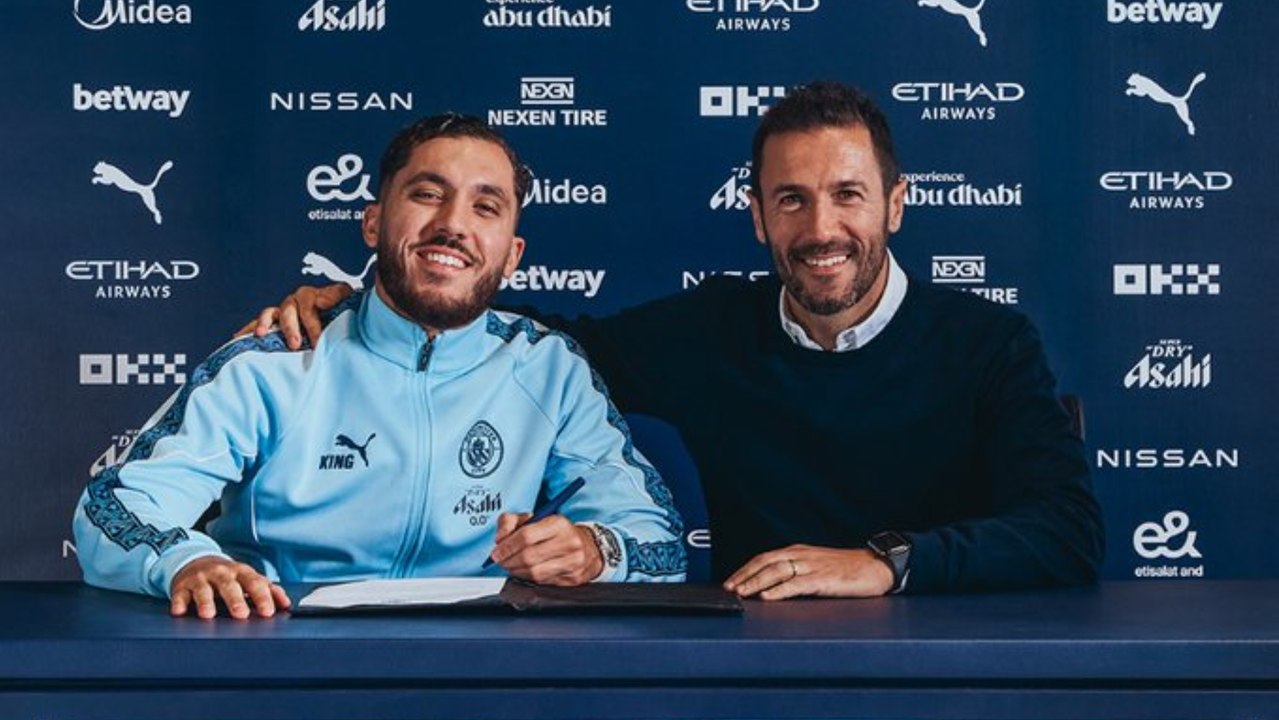 Rayan Cherki ficha por el Manchester City 