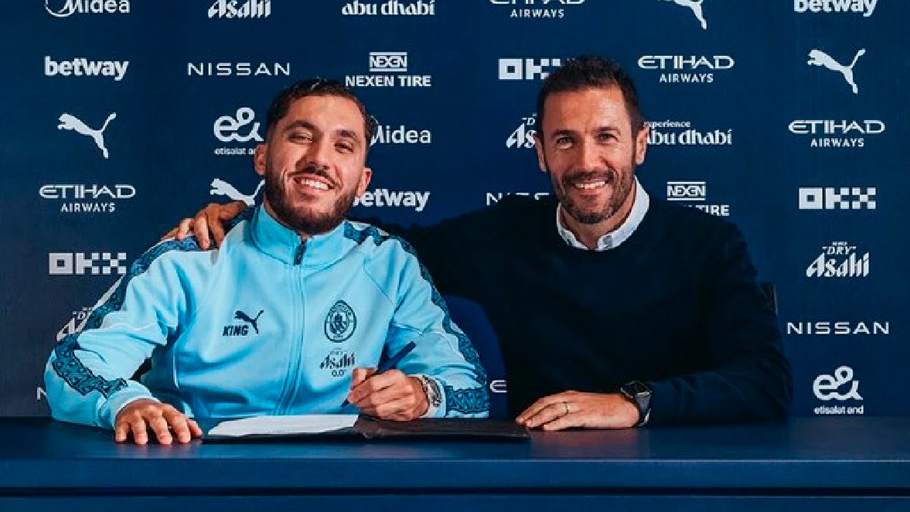 Rayan Cherki nuevo jugador del Manchester City bajo las órdenes de Pep Guardiola