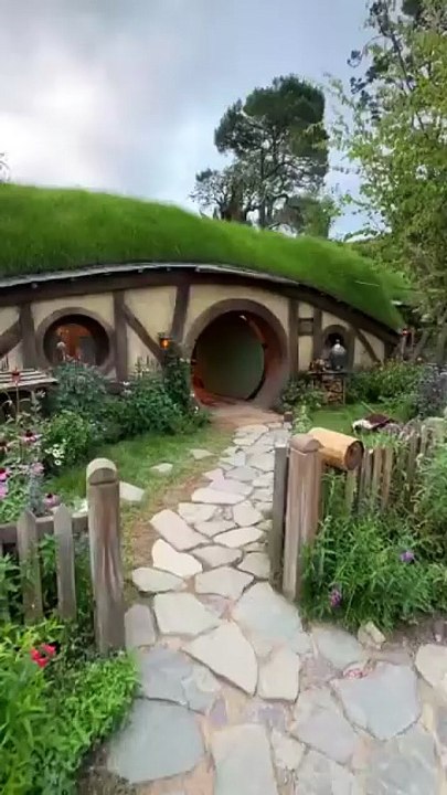 Welcome to Bilbo Baggins’ Iconic Home in Hobbiton 🌿