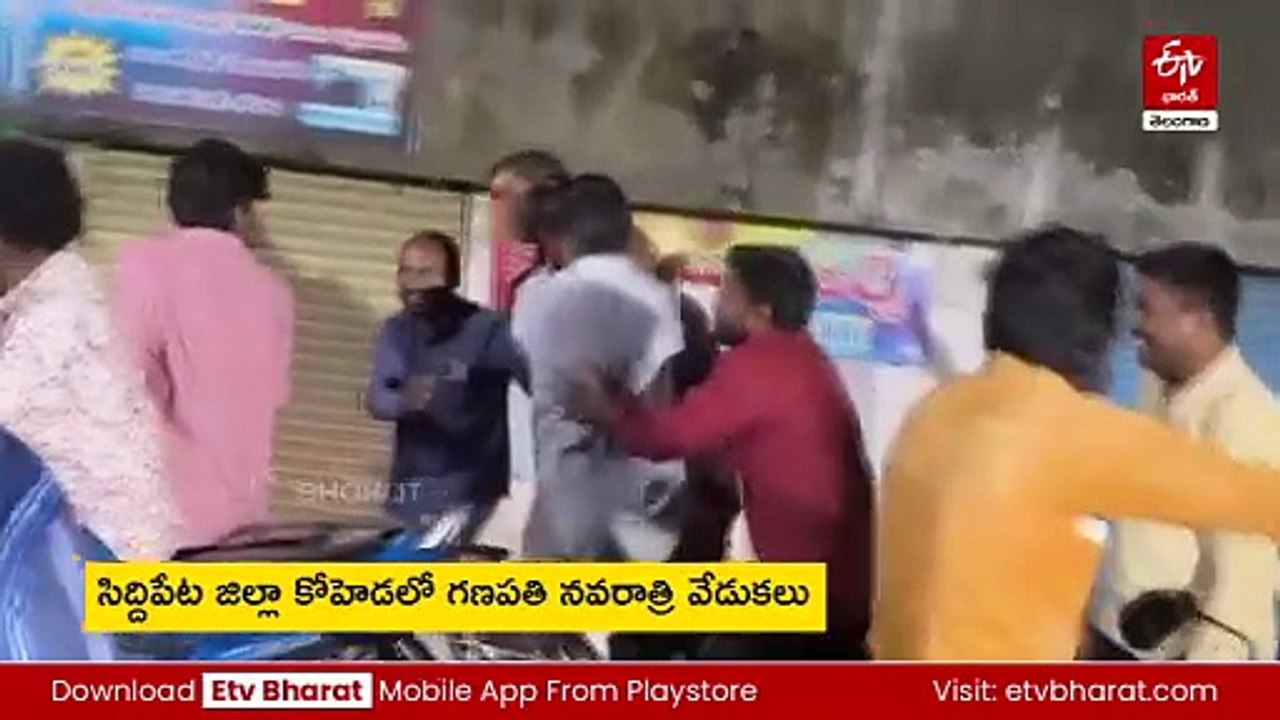 Video Viral : గణపతి పూజ కోసం పూజారిని ఎత్తుకెళ్లిన భక్తులు - వీడియో వైరల్​