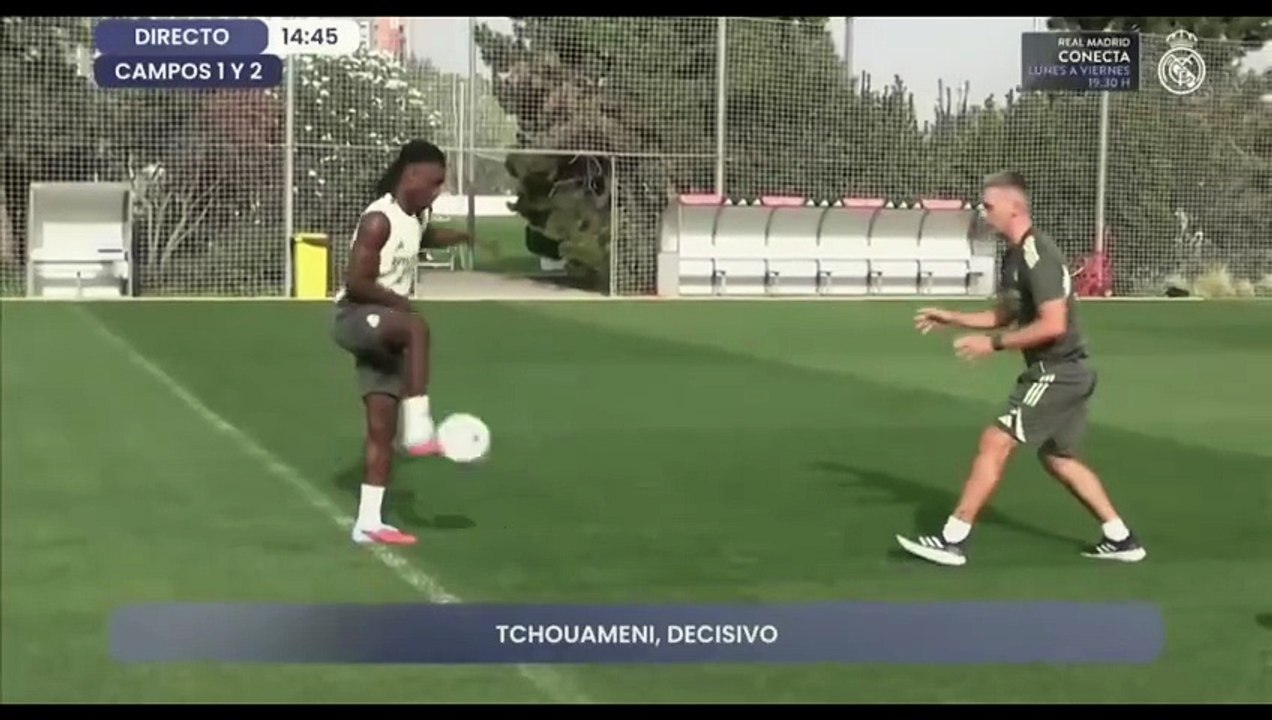 Camavinga ya toca balón