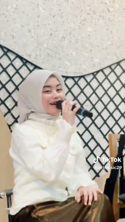 Konten musik komedi hiburan