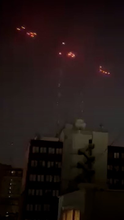 이스라엘, 테헤란 공습 계속… 도심 도로 ‘탈출 행렬’ 긴장 고조 🚨