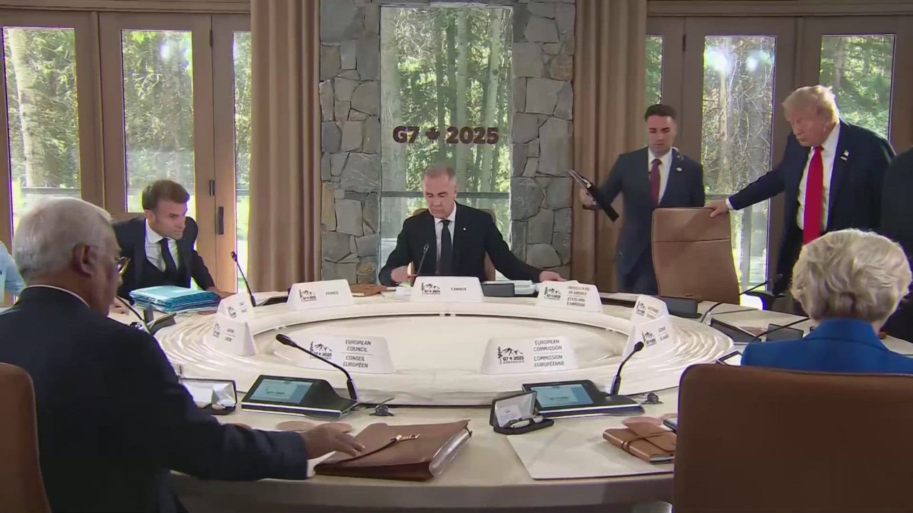 Il sussurro di Macron a Meloni scatena un momento virale al G7
