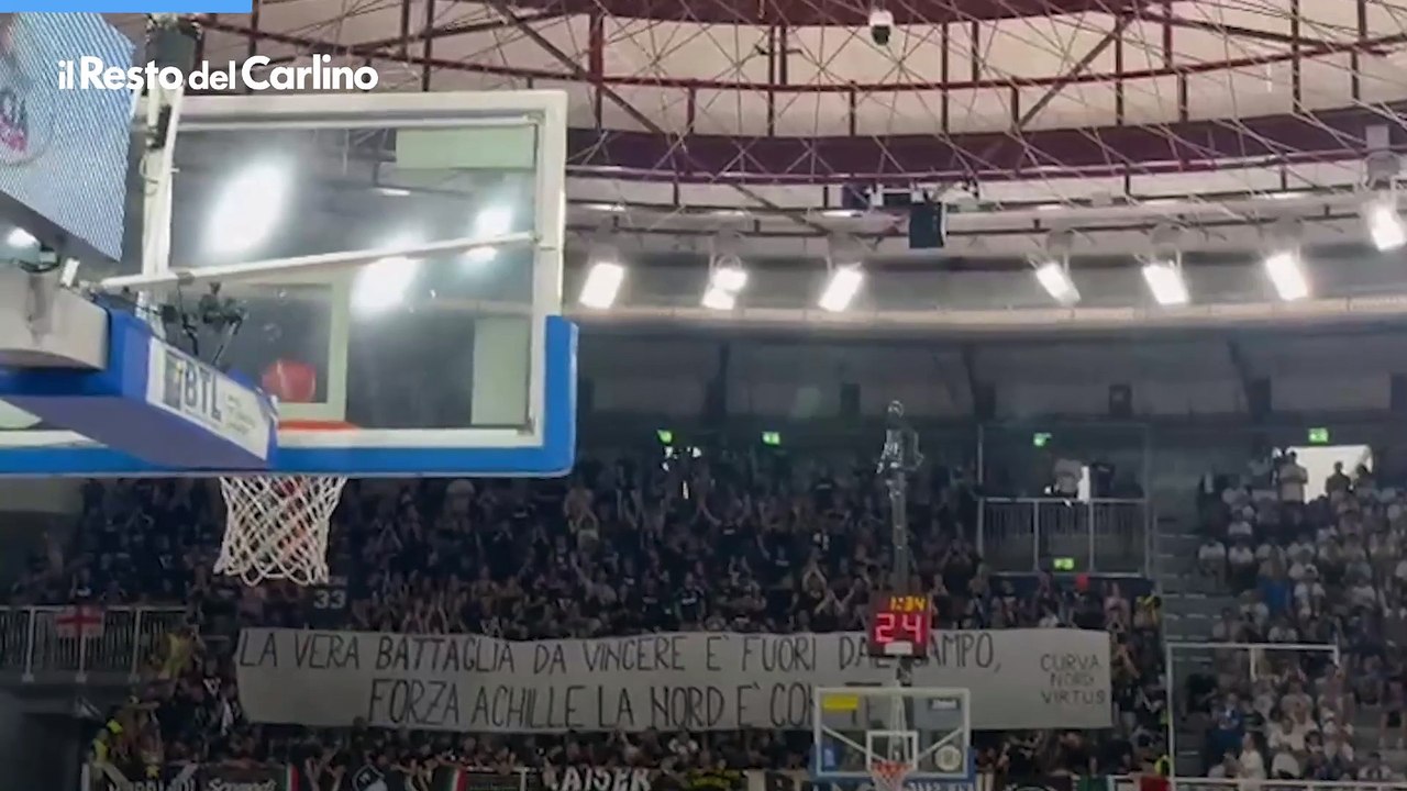 Virtus Brescia, gara 3: lo striscione per Polonara della Curva Nord. Il video