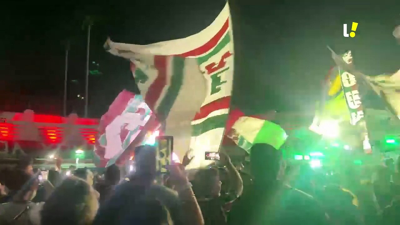 Torcida do Fluminense festeja classificação nas Laranjeiras