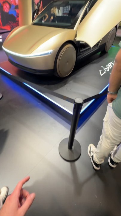 J’ai testé le CYBERCAB 100% AUTONOME de Tesla 🚘