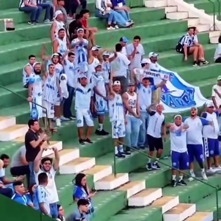 Mc Daniel torcendo pelo CSA contra o Guarani
