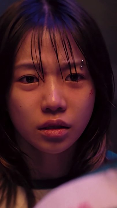 Player 456 Hesitates at the Edge in Squid Game Season 3