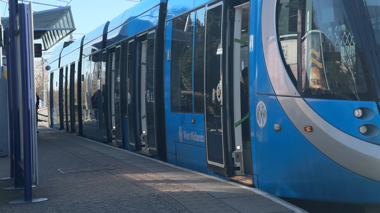 Tram driver jobs open as Metro network expands