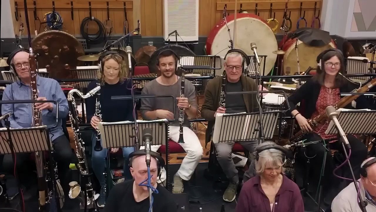 Jurassic World Rebirth | Featurette: Jonathan Bailey Joins The Orchestra
