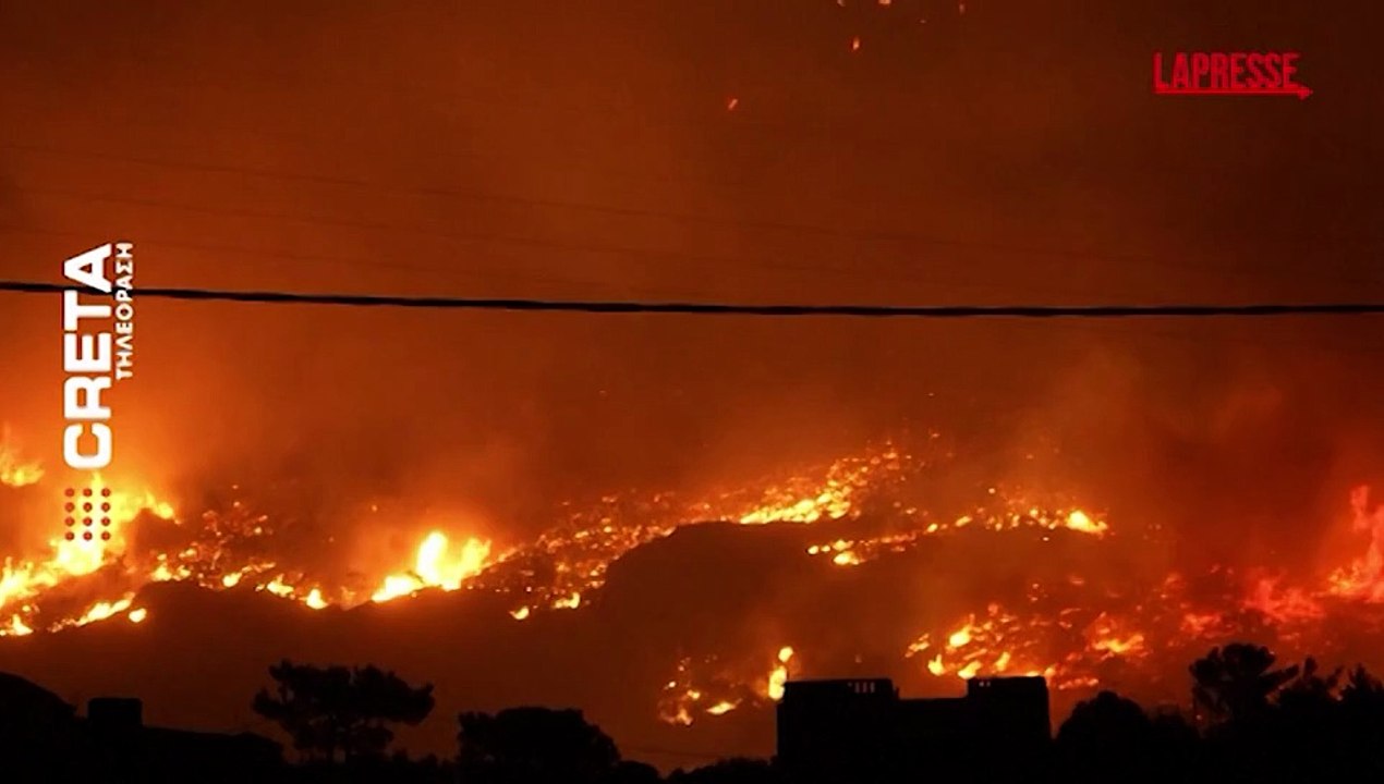 Creta, incendio devastante sull'isola: evacuati case e hotel