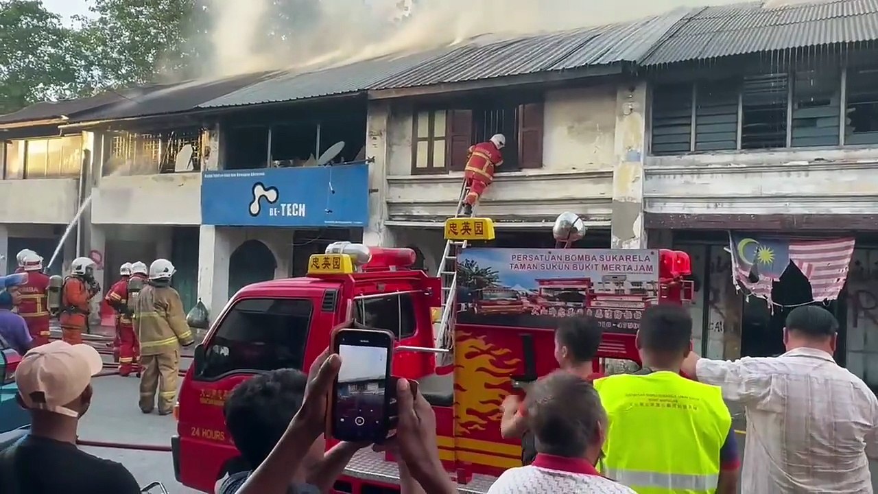 大山脚大街火灾 4间百年店屋受波及