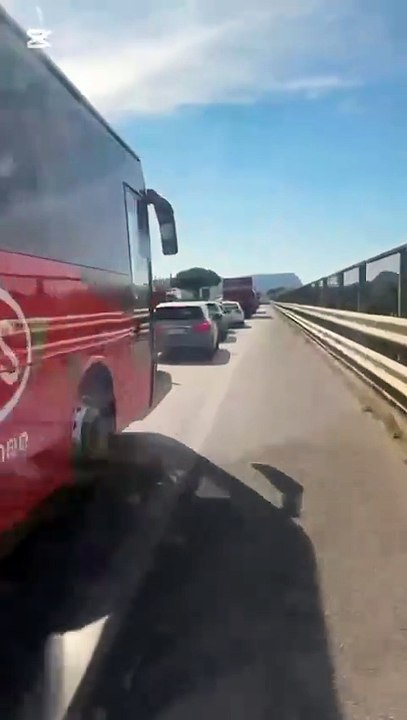 Lunghe code sull'autostrada A19 Palermo-Catania