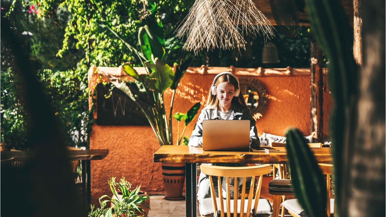 Digital nomad : définition, statut et fiscalité