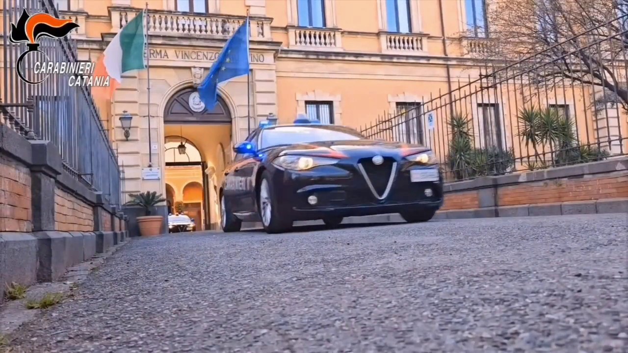 Legato e torturato con un frustino in una stalla a Catania, 3 arresti