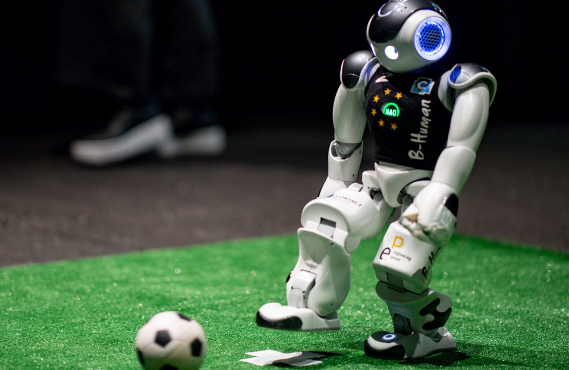 Robots take part in AI-powered football game in China