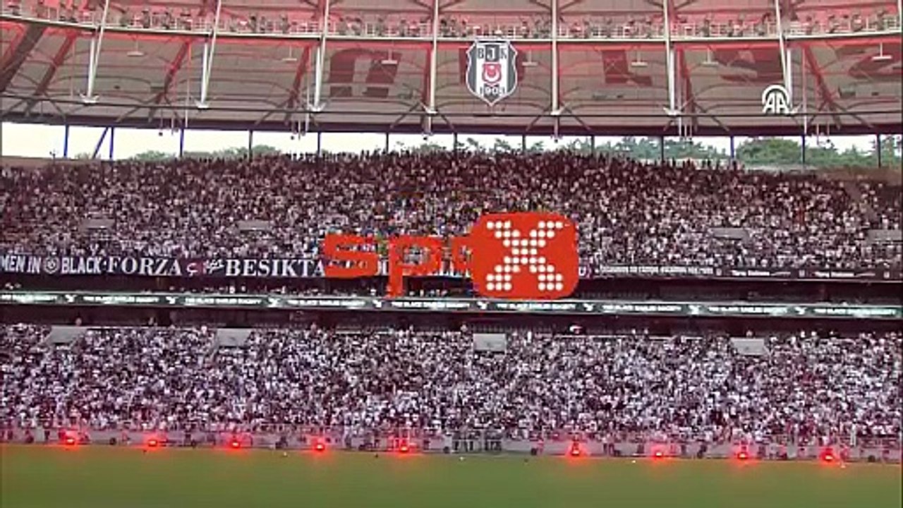 Orkun Kökçü için özel anlar