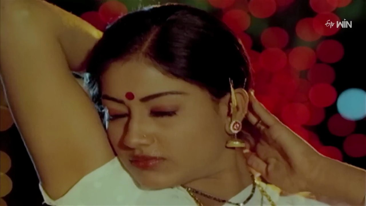Vijayashanti Hot Song from Sundari Subbarao Song4