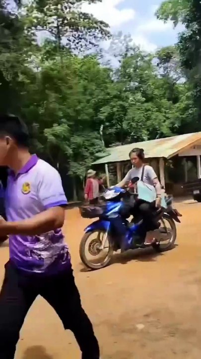 อัปเดตสถานการณ์ล่าสุด ทหารอพยพ นทท.ลงจากปราสาทตาเมือนธม