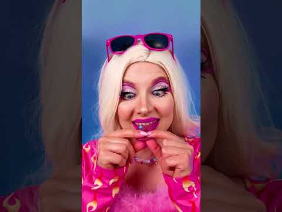 Aïe ! Ou plutôt, c'est ça ? Réaction au faux piercing à la langue ! 😆 #shorts