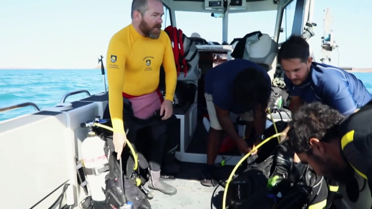 Indigenous rangers join West Australian archeologists to uncover ancient artifacts