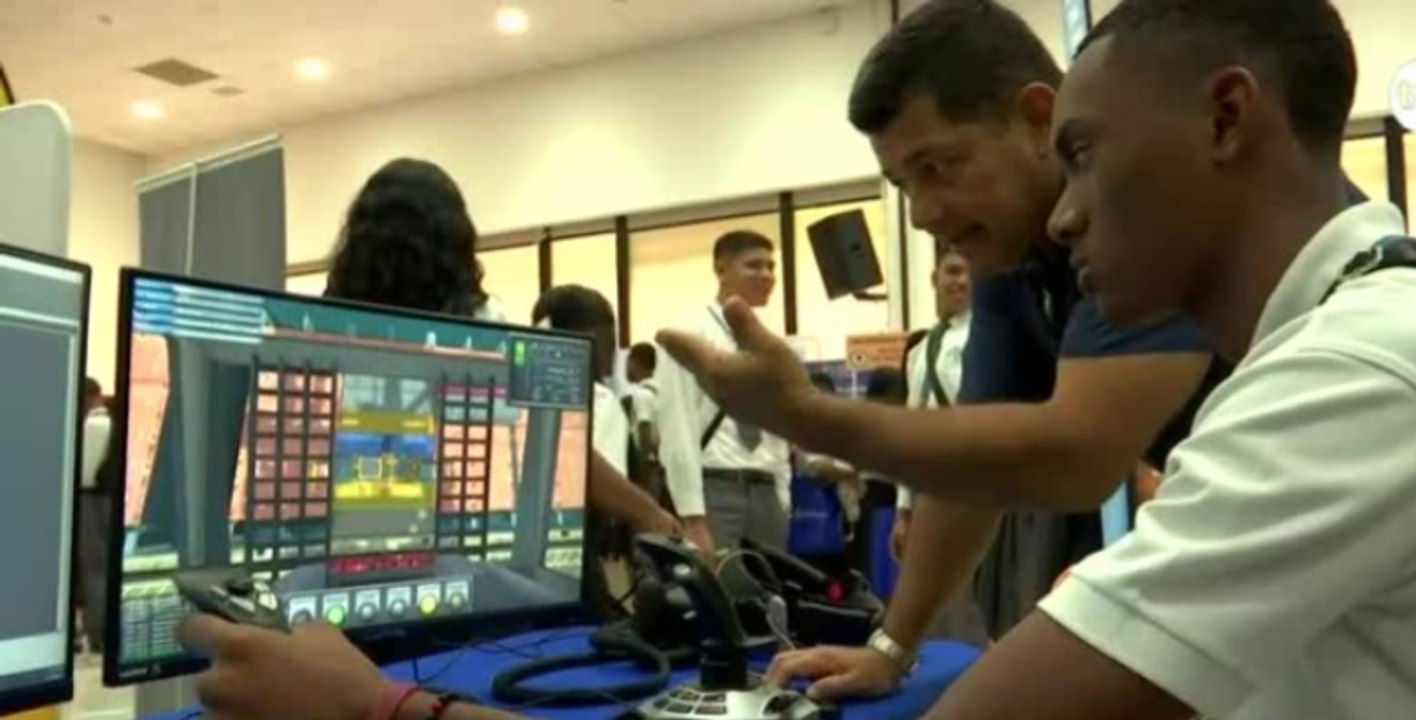 Estudiante fue beneficiado con beca para sus estudios universitarios