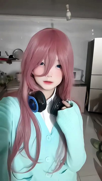 Nakano Miku Mega Mega Cute