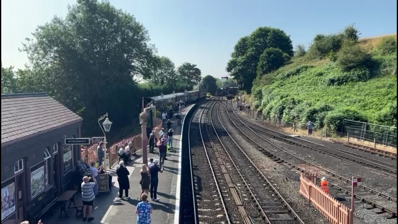The Flying Scotsman arrives in Bridgnorth