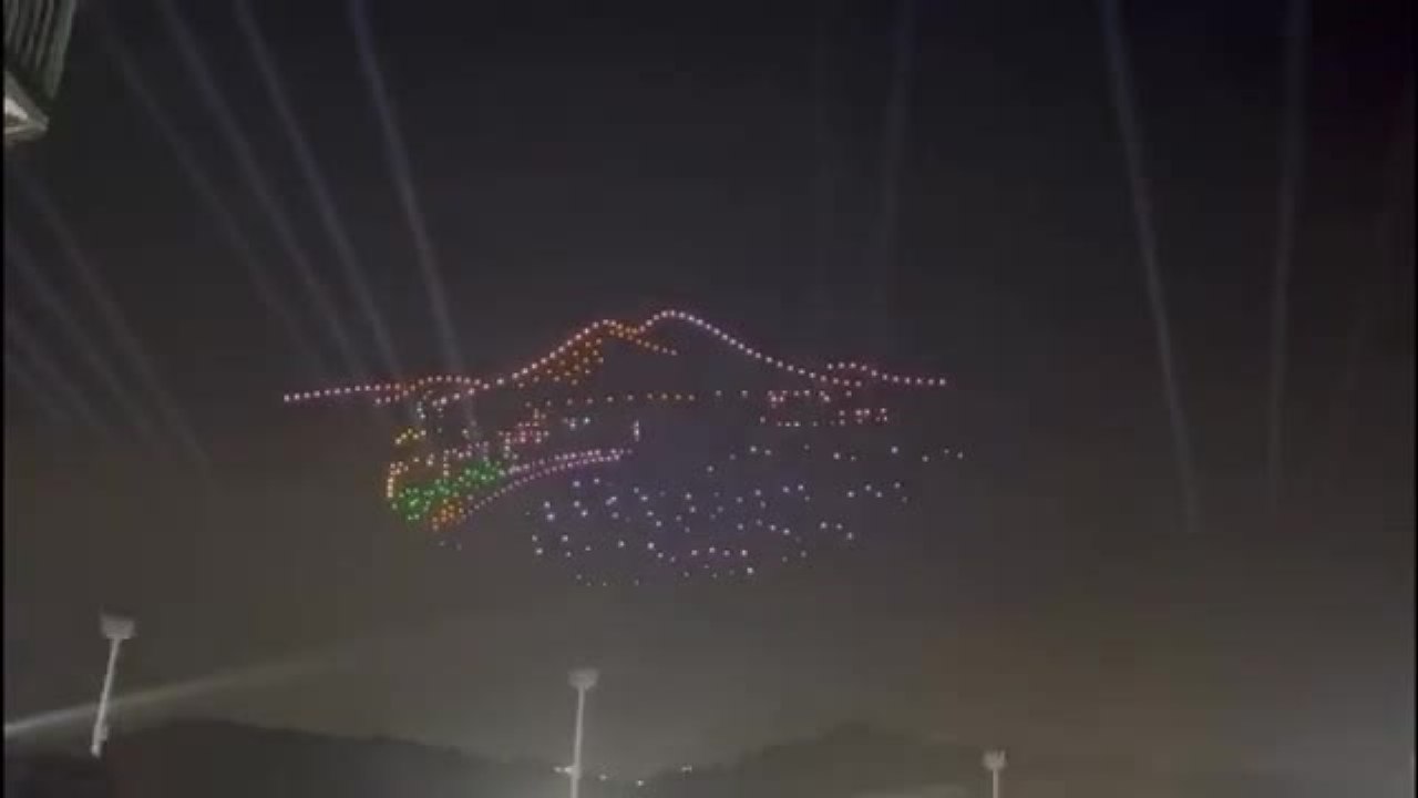 Il drone show di Geolier annuncia il suo prossimo concerto al Maradona