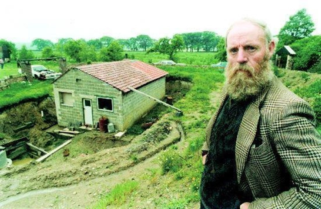 Il construit sa maison illégallement... et ça termine MAL.