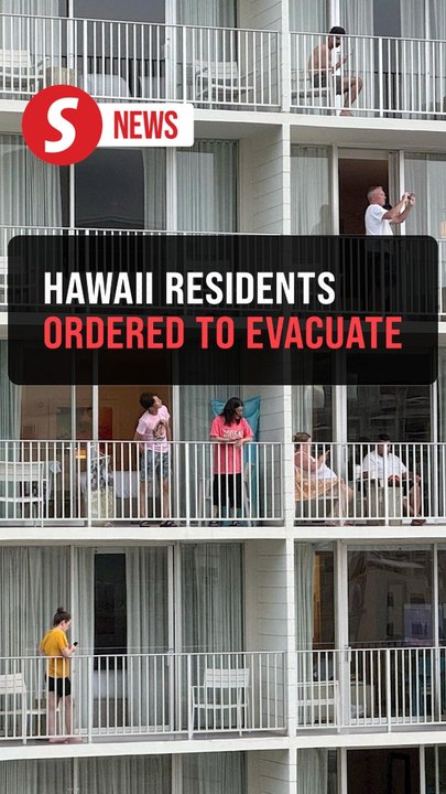 Hawaii Beachgoers Evacuate Due to Tsunami Warnings