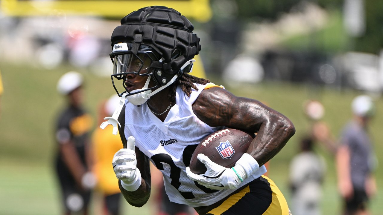 Analyzing Steelers RB Choices: Kaleb Johnson vs. Jaylen Warren